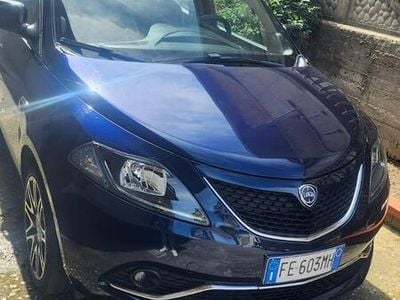 Usata Lancia Ypsilon 69 CV (50 kW) 2017 Blu Utilitaria