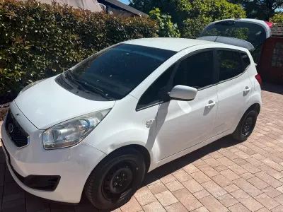 Usata Kia Venga 90 CV (66 kW) 2012 Bianco Utilitaria