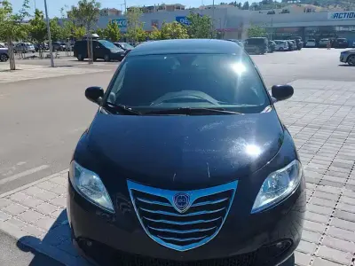 Usata Lancia Ypsilon 95 CV (69 kW) 2012 Nero Utilitaria