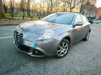 Begagnad Alfa Romeo Giulietta Distinctive 120 HK (88 kW) 2012 Grå Halvkombi