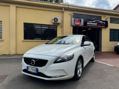 Usata Volvo V40 Inscription 120 CV (88 kW) 2017 Bianco Berlina