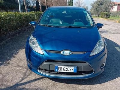 Begagnad Ford Fiesta 90 HK (66 kW) 2010 Blå Halvkombi