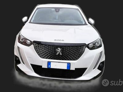 Usata Peugeot 2008 Allure 110 CV (80 kW) 2021 Bianco SUV