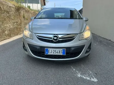 Używany Opel Corsa Edition 95 KM (69 kW) 2011 Srebrny Hatchback