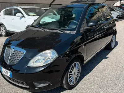 Usata Lancia Ypsilon 69 CV (50 kW) 2010 Nero Utilitaria