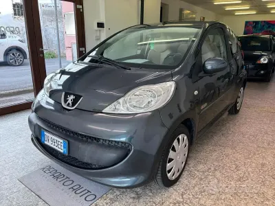 Usata Peugeot 107 68 CV (50 kW) 2009 Grigio Utilitaria