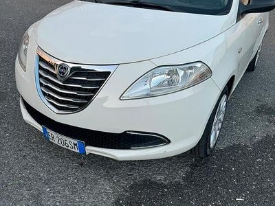 Usata Lancia Ypsilon 69 CV (50 kW) 2013 Bianco Utilitaria
