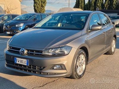 Usado VW Polo Comfortline 80 CV (58 kW) 2019 Gris Utilitario