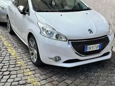 Usata Peugeot 208 Allure 114 CV (83 kW) 2013 Utilitaria