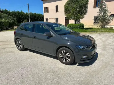 Usata VW Polo Comfortline 90 CV (66 kW) 2021 Grigio Utilitaria