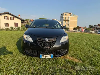 Usata Lancia Ypsilon 69 CV (50 kW) 2015 Nero Utilitaria