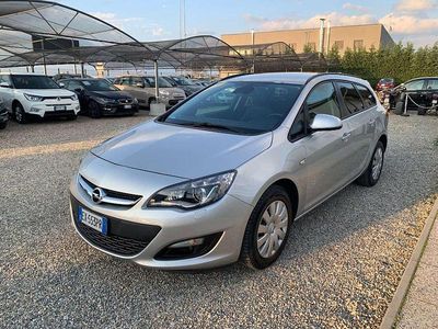 Usata Opel Astra Cosmo 110 CV (80 kW) 2014 Argento Station wagon