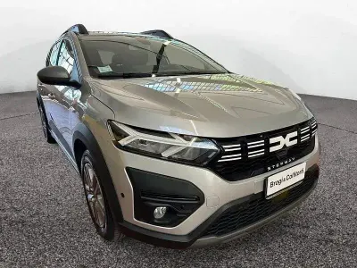 Usado Dacia Sandero Comfort 91 CV (66 kW) 2023 Gris Berlina