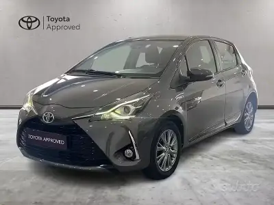 Brugt Toyota Yaris Hybrid Active 101 HK (74 kW) 2017 Grå Sedan
