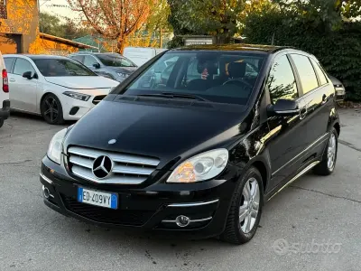 Usata Mercedes B160 Premium 109 CV (80 kW) 2011 Nero Utilitaria