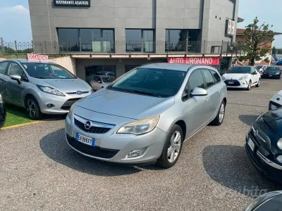 Usata Opel Astra Cosmo 110 CV (80 kW) 2013 Grigio Station wagon