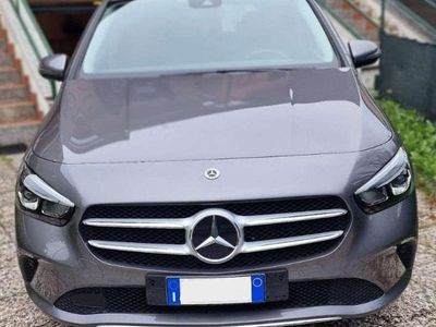 Usata Mercedes B200 150 CV (110 kW) 2022 Grigio Monovolume
