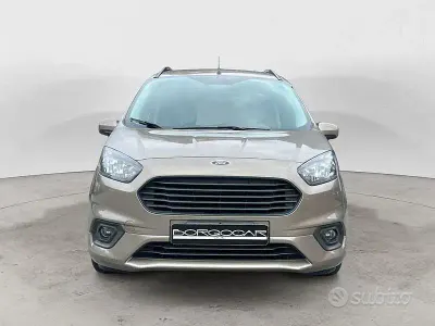 Begagnad Ford Tourneo Courier S 101 HK (74 kW) 2020 Brun Minibuss