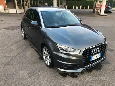 Usado Audi A1 Admired 90 CV (66 kW) 2017 Gris Utilitario
