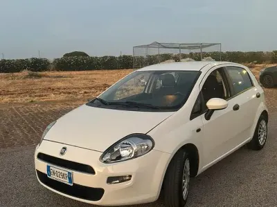 Usata Fiat Grande Punto 75 CV (55 kW) 2012 Bianco Utilitaria