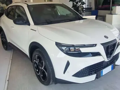Nuova Alfa Romeo GT Junior Edizione Speciale 136 CV (100 kW) 2025 Bianco SUV