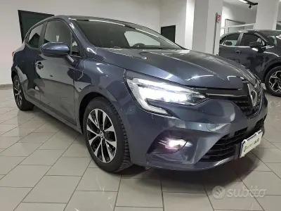Usata Renault Clio V Intens 90 CV (66 kW) 2021 Grigio Berlina
