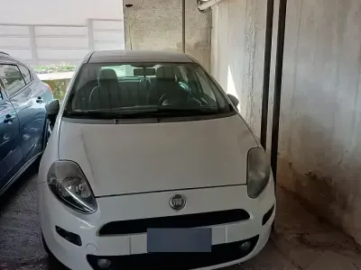 Usata Fiat Punto 95 CV (69 kW) 2012 Bianco Utilitaria