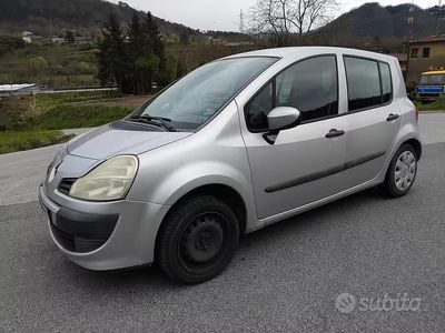 Käytetty Renault Modus 75 HP (55 kW) 2008 Harmaa Tila-auto
