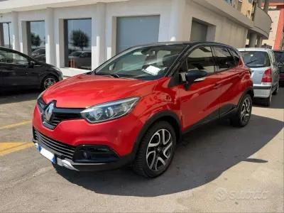 Usata Renault Captur 90 CV (66 kW) 2016 Rosso SUV