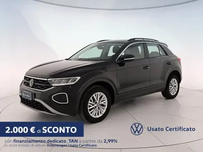 Usata VW T-Roc Life 116 CV (85 kW) 2025 Deep black perlato SUV