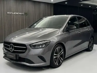 Usata Mercedes B180 136 CV (100 kW) 2020 Grigio montagna Utilitaria