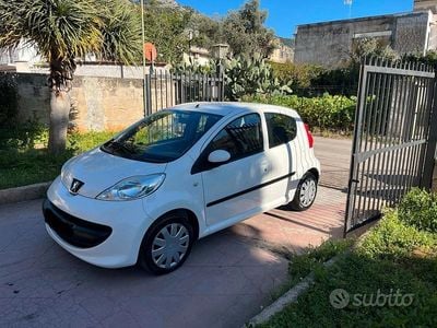 Usata Peugeot 107 67 CV (49 kW) 2009 Bianco Utilitaria