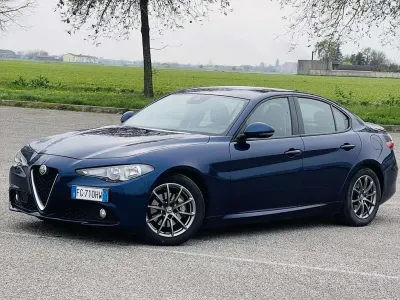 Usata Alfa Romeo Giulia Super 150 CV (110 kW) 2017 Blu/azzurro Berlina