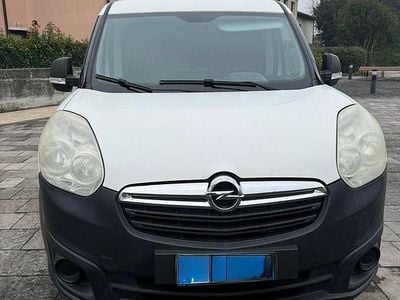 Gebraucht Opel Combo 95 PS (69 kW) 2016 Weiß Van / Kleinbus