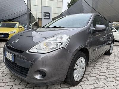 Usata Renault Clio II Dynamique 75 CV (55 kW) 2010 Grigio Berlina