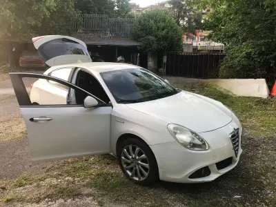 Usata Alfa Romeo Giulietta Distinctive 205 CV (150 kW) 2013 Bianco Utilitaria