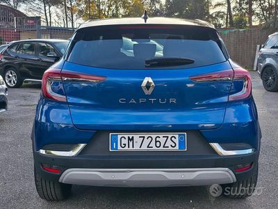 Usata Renault Captur Techno 100 CV (73 kW) 2023 Blu SUV