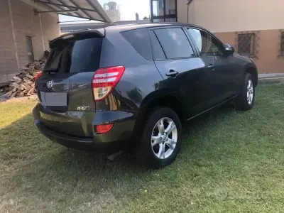 Usata Toyota RAV4 150 CV (110 kW) 2009 Grigio SUV