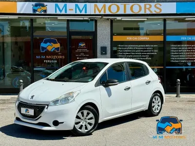 Usata Peugeot 208 Active 68 CV (50 kW) 2013 Bianco Utilitaria