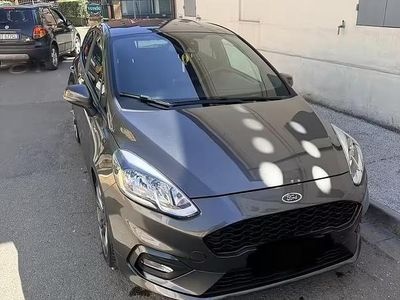 Usata Ford Fiesta ST-Line 120 CV (88 kW) 2017 Grigio Utilitaria