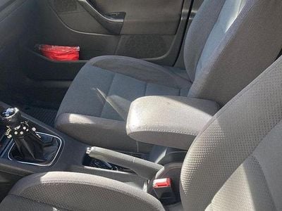 Usata VW Golf V 105 CV (77 kW) 2005 Blu Utilitaria