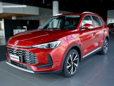 Usata MG ZS Luxury 197 CV (144 kW) 2025 Rosso SUV