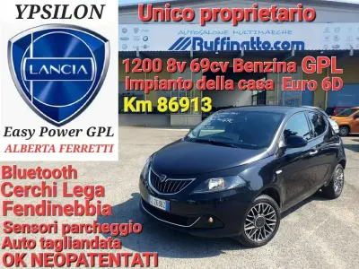 Usata Lancia Ypsilon Gold 69 CV (50 kW) 2022 Nero Utilitaria