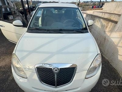 Usata Lancia Ypsilon 75 CV (55 kW) 2011 Bianco Utilitaria