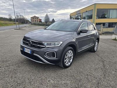 Usata VW T-Roc Style 110 CV (80 kW) 2023 Gray SUV