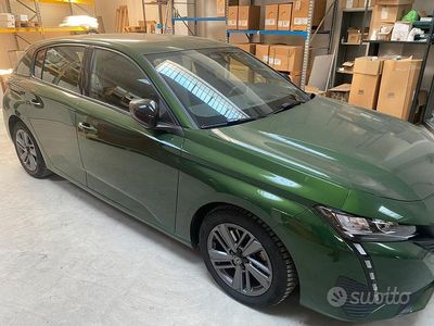 Usado Peugeot 308 131 CV (96 kW) 2022 Verde Berlina