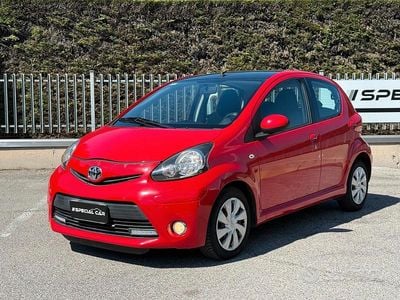 Usata Toyota Aygo Connect Style 67 CV (49 kW) 2014 Rosso Utilitaria