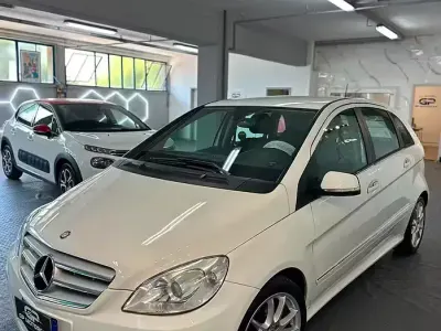 Usata Mercedes B180 Premium 109 CV (80 kW) 2011 Bianco Utilitaria