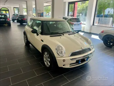 Begagnad Mini ONE 90 HK (66 kW) 2006 Beige Halvkombi
