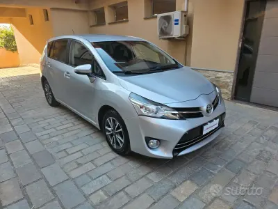 Usata Toyota Verso Style 111 CV (81 kW) 2014 Grigio Monovolume